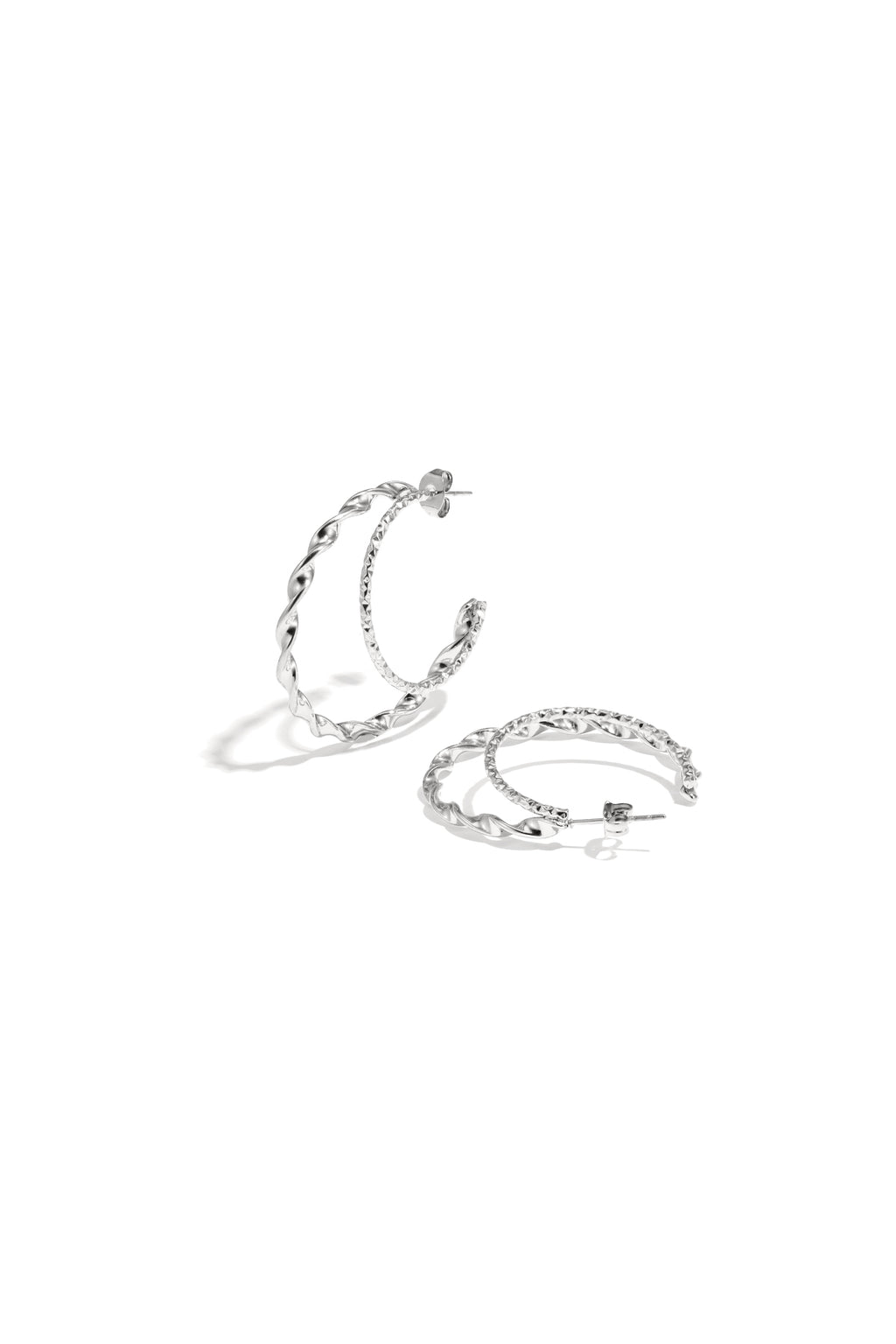 Double hoop earrings with twisted effect